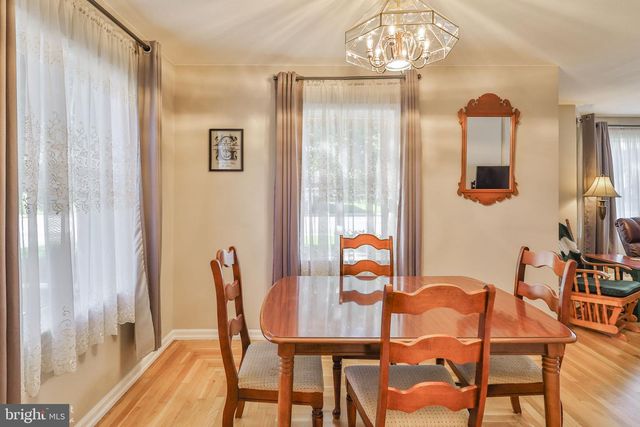 1205 PENNSYLVANIA AVE, Emmaus, PA 18049