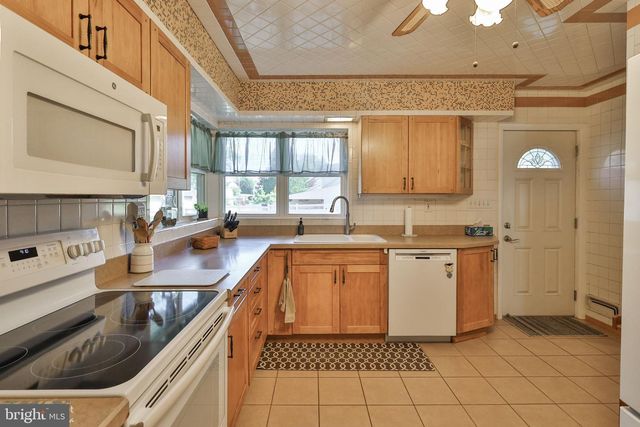 1205 PENNSYLVANIA AVE, Emmaus, PA 18049