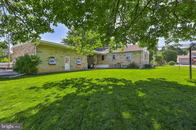1205 PENNSYLVANIA AVE, Emmaus, PA 18049