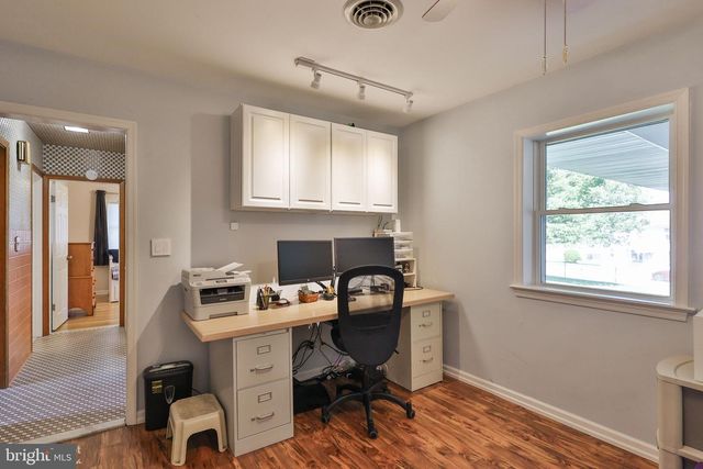 1205 PENNSYLVANIA AVE, Emmaus, PA 18049