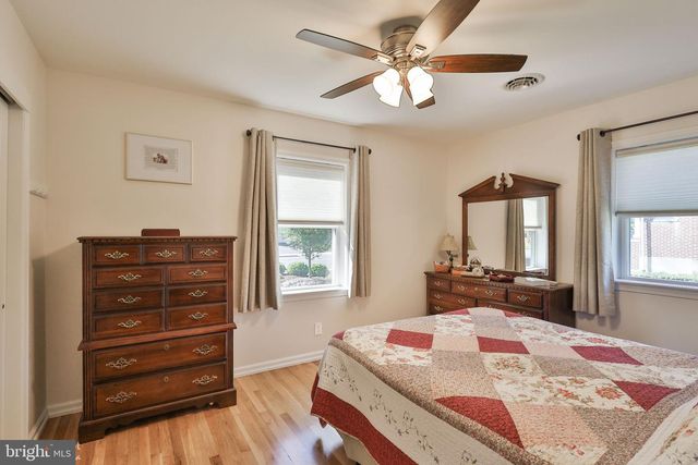 1205 PENNSYLVANIA AVE, Emmaus, PA 18049