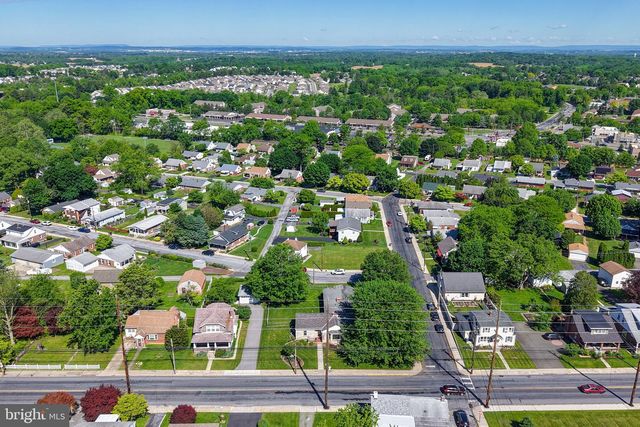 1205 PENNSYLVANIA AVE, Emmaus, PA 18049