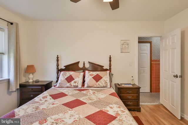 1205 PENNSYLVANIA AVE, Emmaus, PA 18049