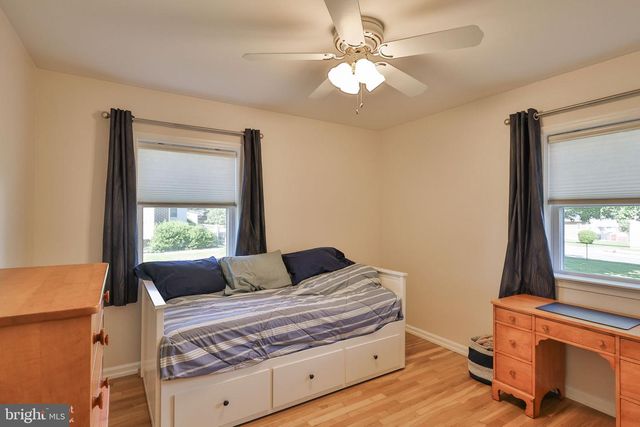 1205 PENNSYLVANIA AVE, Emmaus, PA 18049