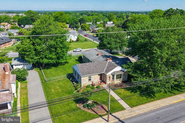 1205 PENNSYLVANIA AVE, Emmaus, PA 18049