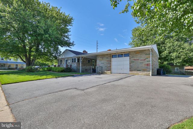1205 PENNSYLVANIA AVE, Emmaus, PA 18049