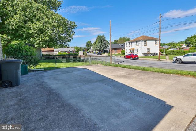 1205 PENNSYLVANIA AVE, Emmaus, PA 18049