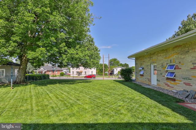 1205 PENNSYLVANIA AVE, Emmaus, PA 18049