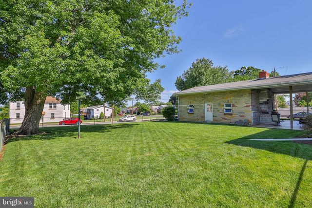 1205 PENNSYLVANIA AVE, Emmaus, PA 18049