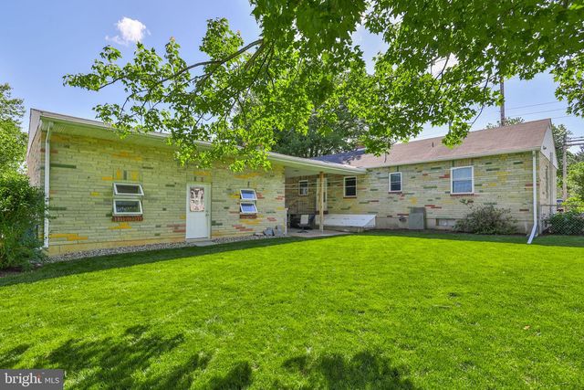 1205 PENNSYLVANIA AVE, Emmaus, PA 18049