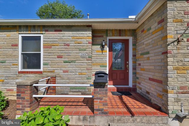 1205 PENNSYLVANIA AVE, Emmaus, PA 18049