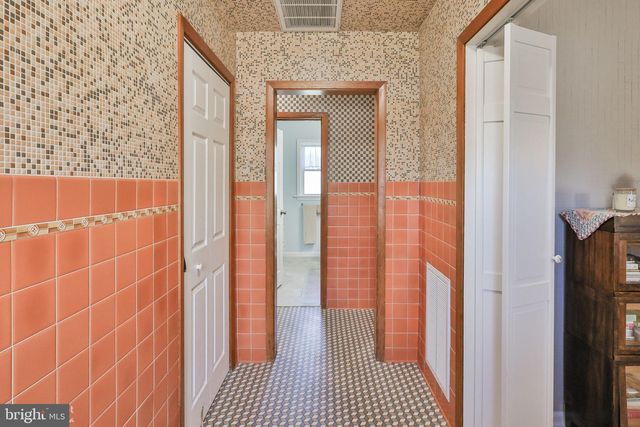 1205 PENNSYLVANIA AVE, Emmaus, PA 18049