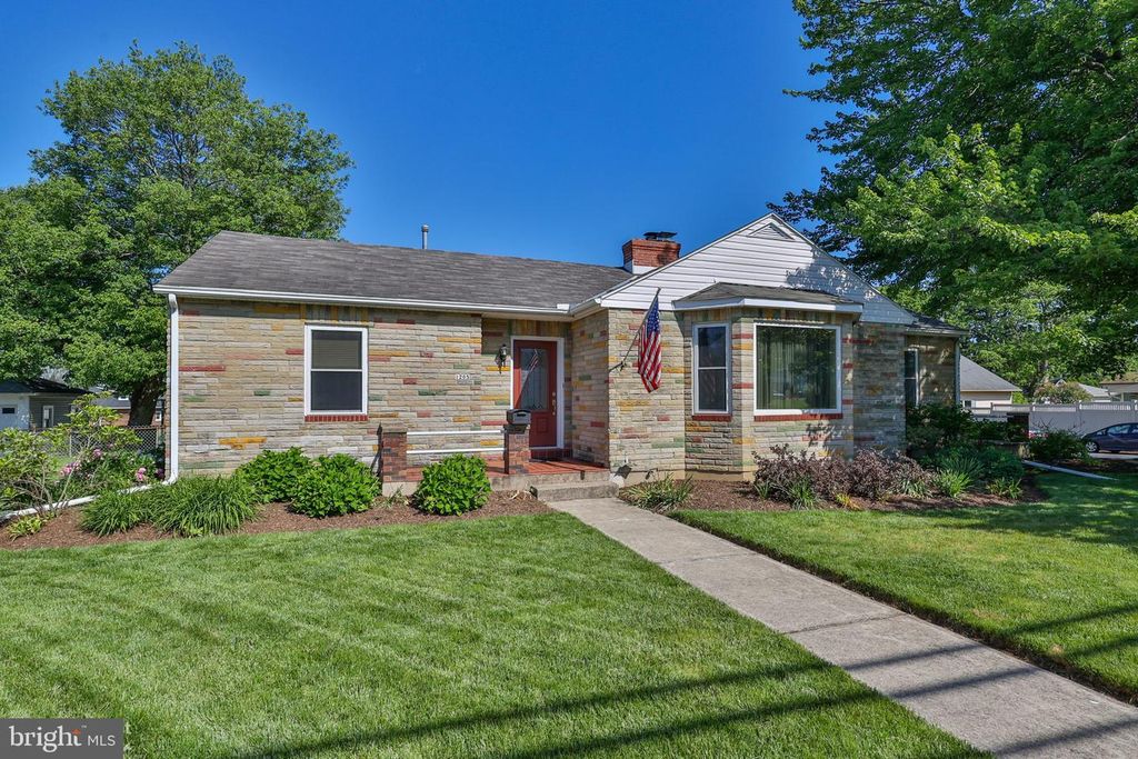 1205 PENNSYLVANIA AVE, Emmaus, PA 18049