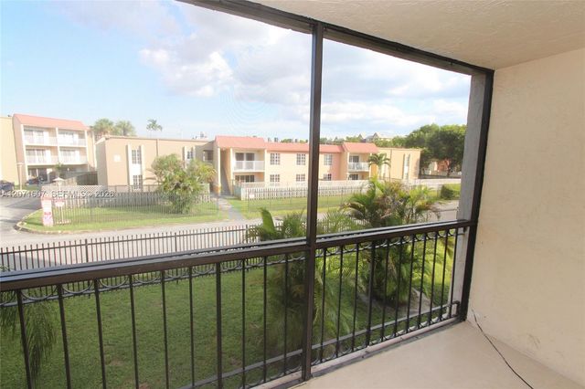 8005 Lake Drive 212, Doral, FL 33166