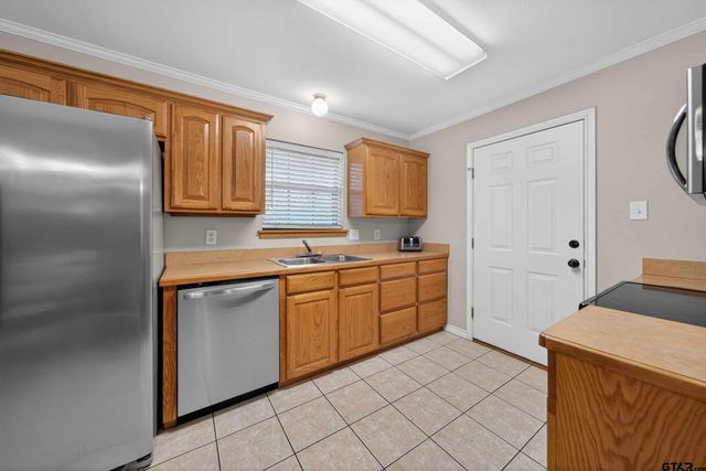 823 Willow Creek Dr, Jacksonville, TX 75766