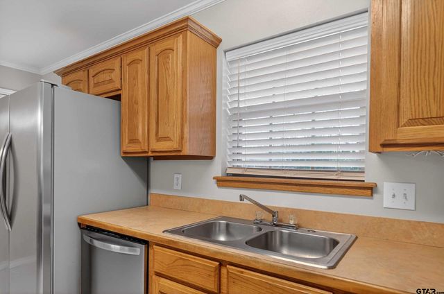 823 Willow Creek Dr, Jacksonville, TX 75766