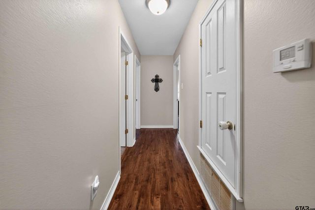 823 Willow Creek Dr, Jacksonville, TX 75766