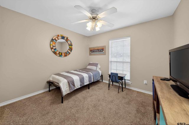 823 Willow Creek Dr, Jacksonville, TX 75766