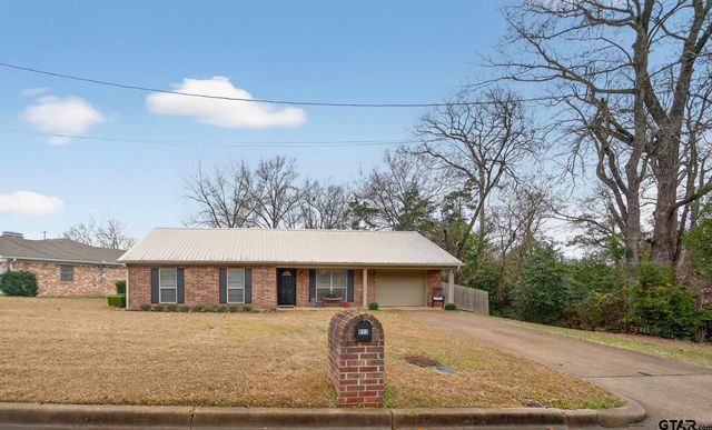 823 Willow Creek Dr, Jacksonville, TX 75766