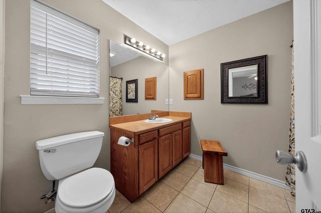 823 Willow Creek Dr, Jacksonville, TX 75766