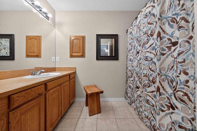 823 Willow Creek Dr, Jacksonville, TX 75766