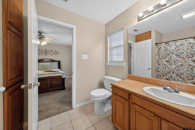 823 Willow Creek Dr, Jacksonville, TX 75766