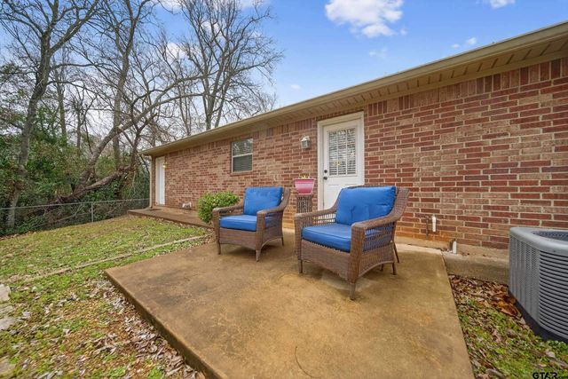 823 Willow Creek Dr, Jacksonville, TX 75766