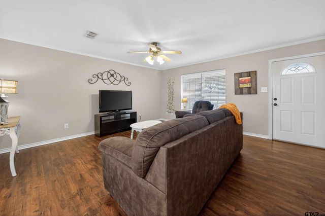 823 Willow Creek Dr, Jacksonville, TX 75766