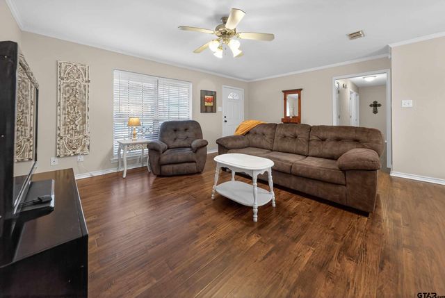 823 Willow Creek Dr, Jacksonville, TX 75766