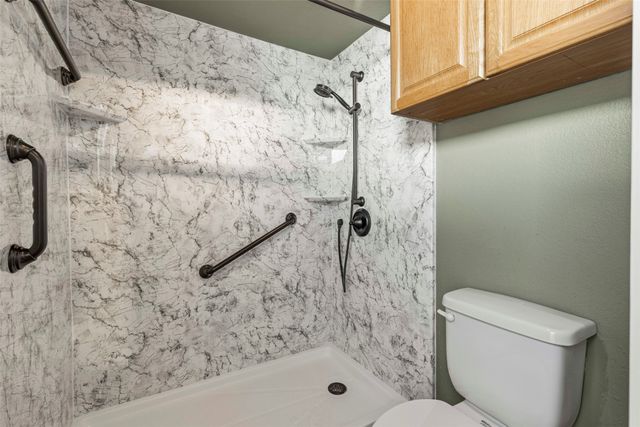 17490 Meandering Way 404, Dallas, TX 75252