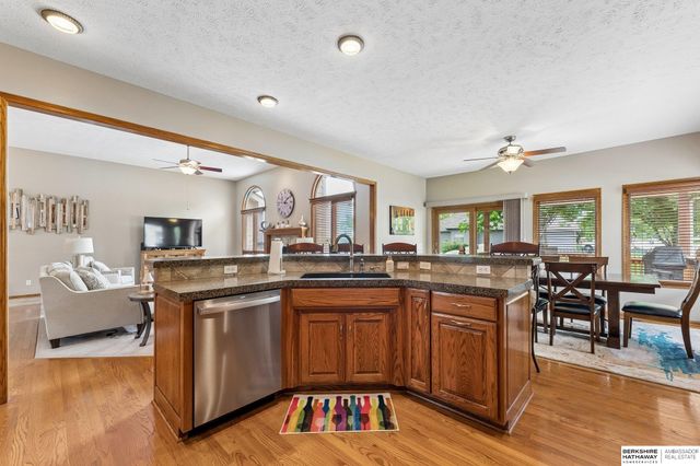 7419 S 94th Street, La Vista, NE 68128