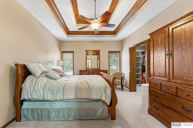 7419 S 94th Street, La Vista, NE 68128
