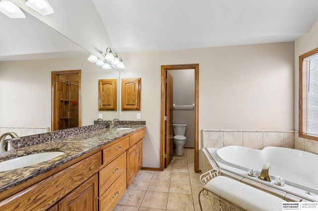 7419 S 94th Street, La Vista, NE 68128