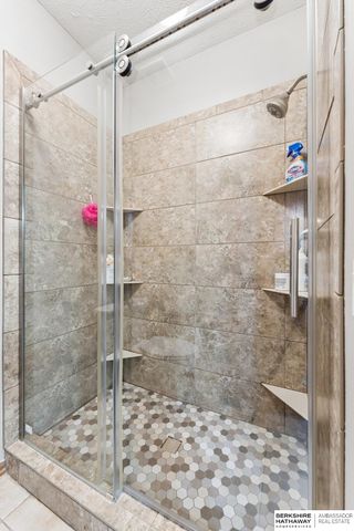 7419 S 94th Street, La Vista, NE 68128
