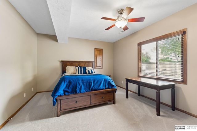 7419 S 94th Street, La Vista, NE 68128