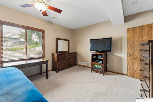 7419 S 94th Street, La Vista, NE 68128