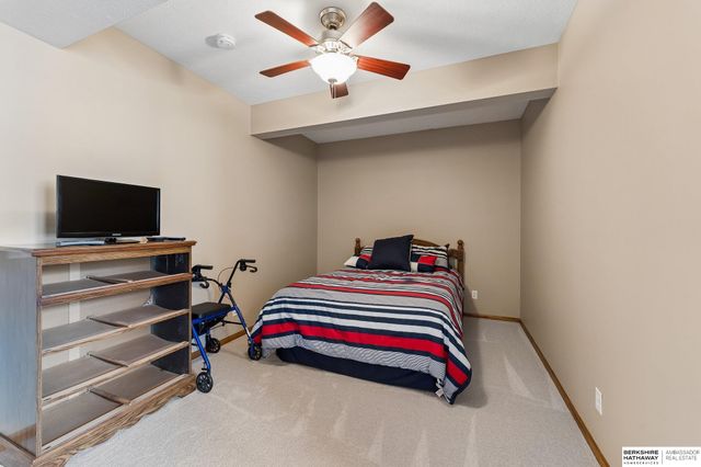 7419 S 94th Street, La Vista, NE 68128