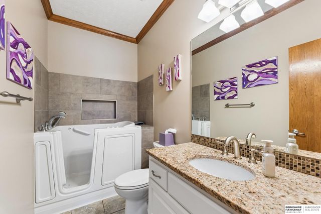 7419 S 94th Street, La Vista, NE 68128
