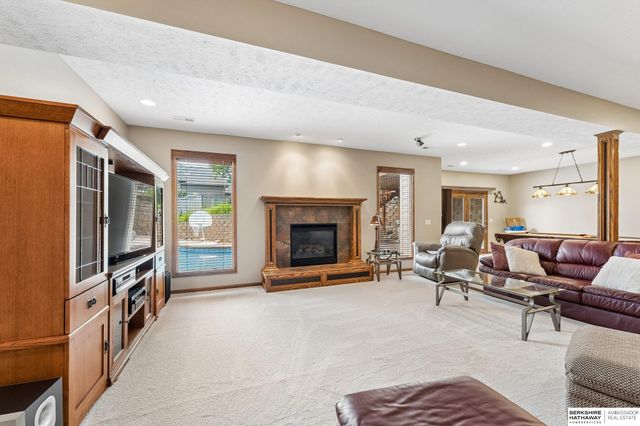 7419 S 94th Street, La Vista, NE 68128