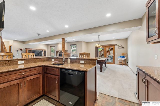 7419 S 94th Street, La Vista, NE 68128