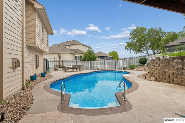 7419 S 94th Street, La Vista, NE 68128