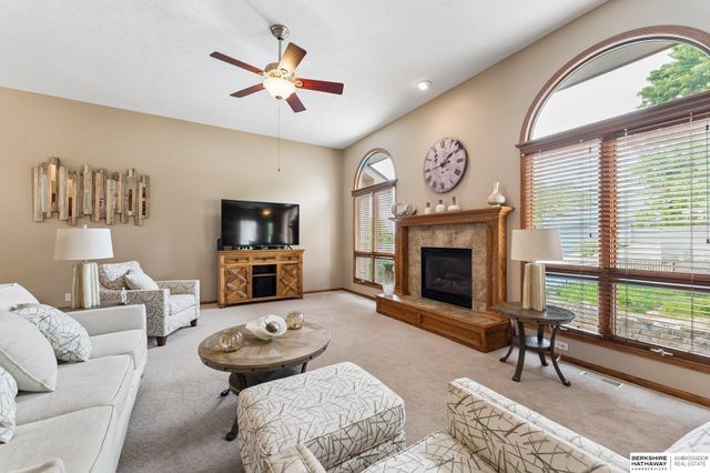7419 S 94th Street, La Vista, NE 68128