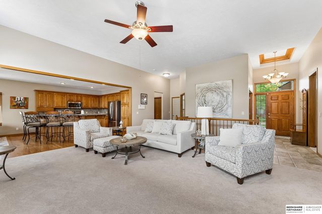 7419 S 94th Street, La Vista, NE 68128