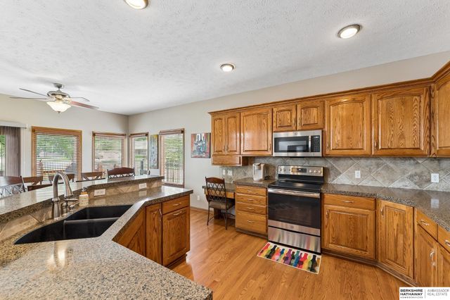 7419 S 94th Street, La Vista, NE 68128