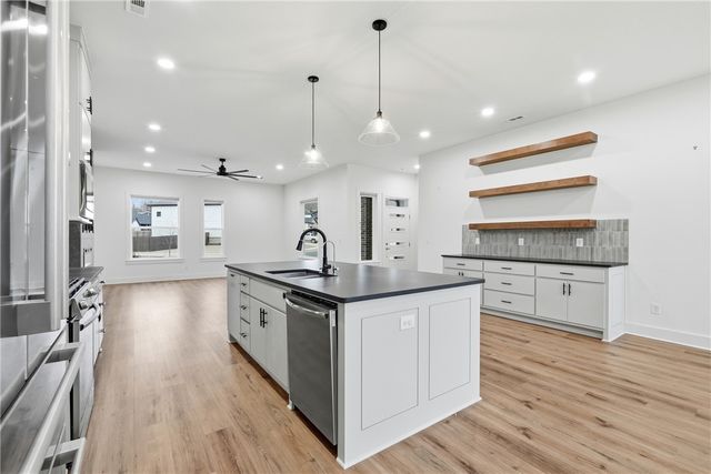 2521 Fairway Circle, Pea Ridge, AR 72751