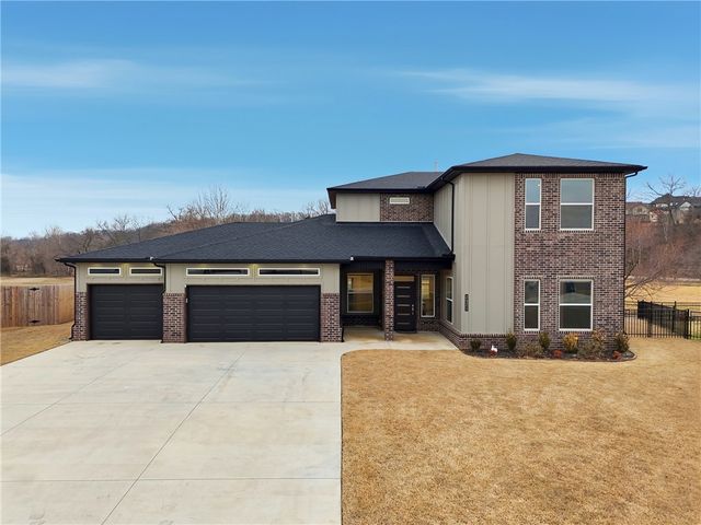 2521 Fairway Circle, Pea Ridge, AR 72751