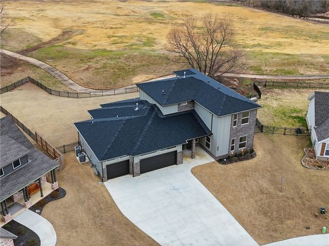 2521 Fairway Circle, Pea Ridge, AR 72751