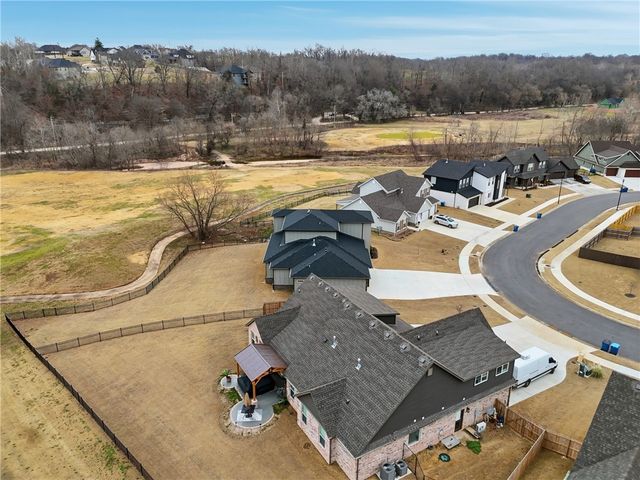 2521 Fairway Circle, Pea Ridge, AR 72751