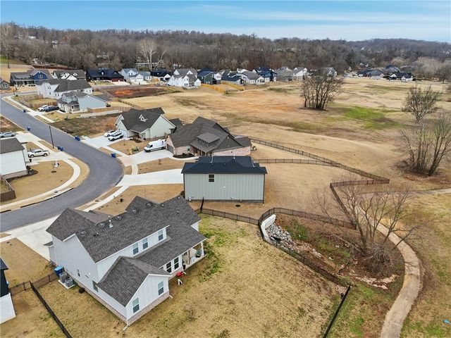 2521 Fairway Circle, Pea Ridge, AR 72751
