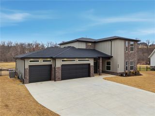 2521 Fairway Circle, Pea Ridge, AR 72751